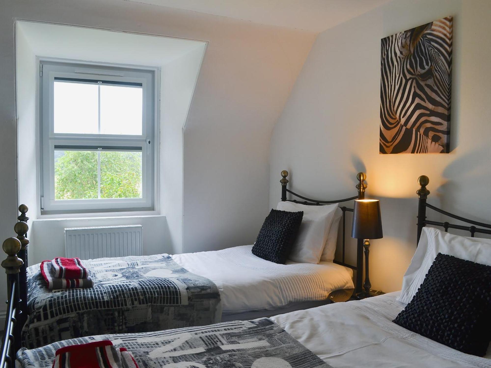 Checkers Cottage - Beaufort Estate Belladrum Екстериор снимка