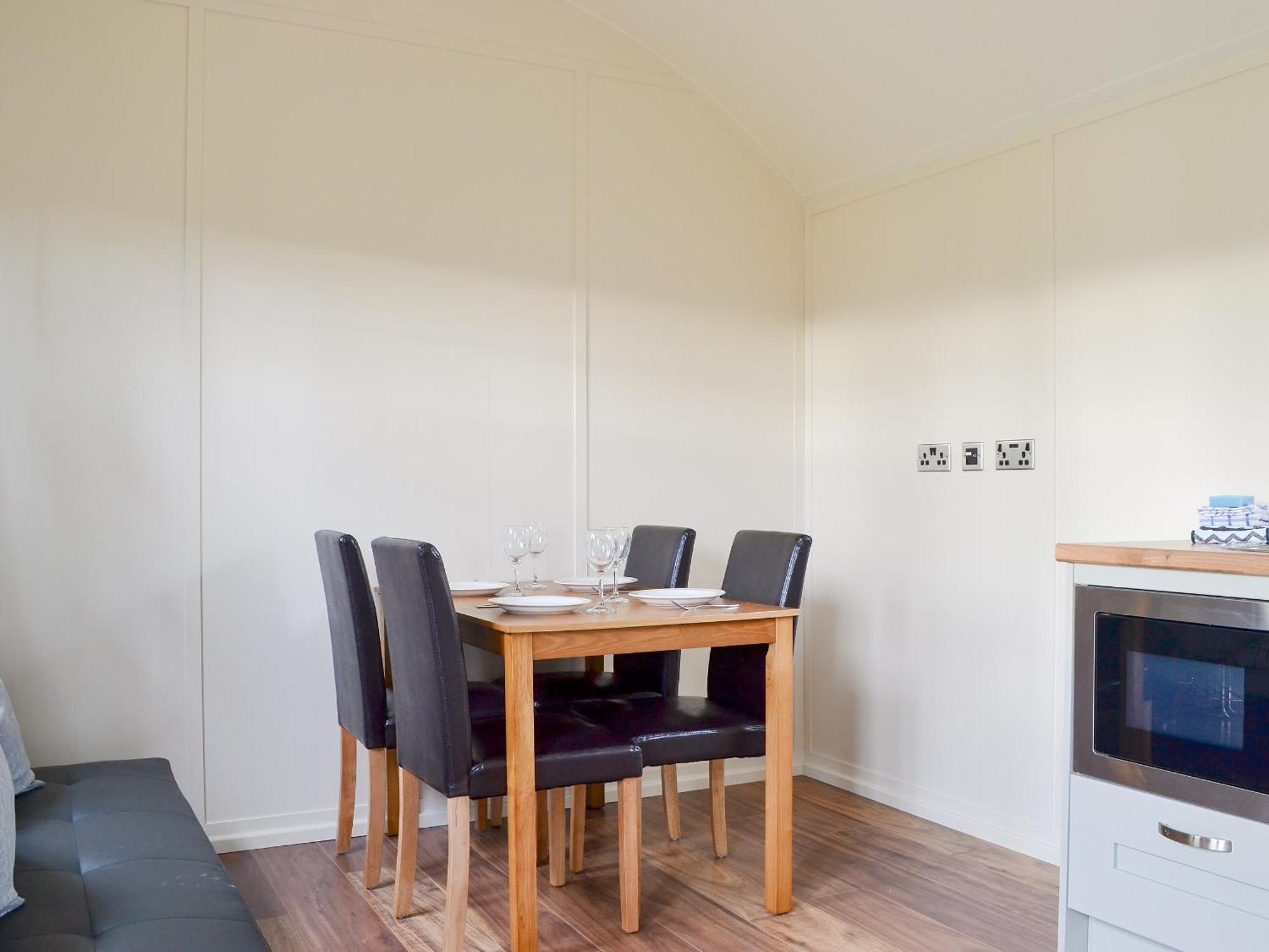 Checkers Cottage - Beaufort Estate Belladrum Екстериор снимка