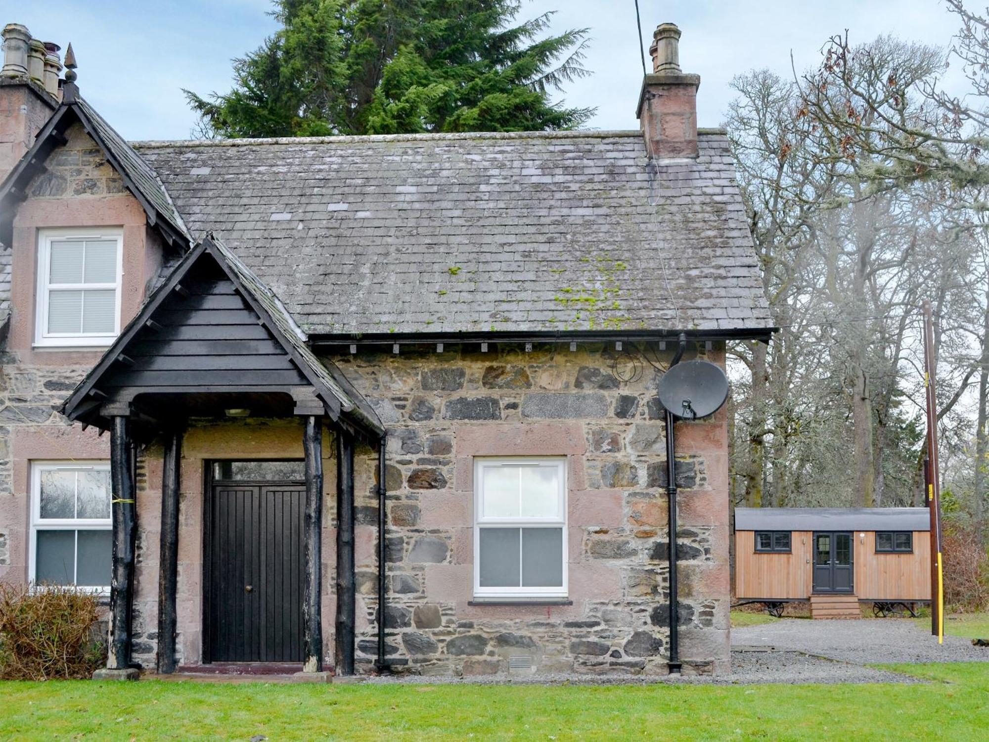 Checkers Cottage - Beaufort Estate Belladrum Екстериор снимка